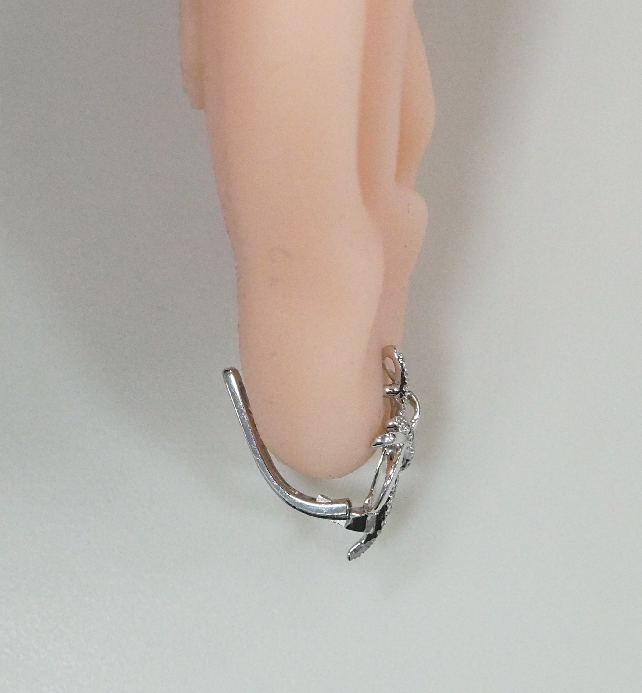 Серьги из белого золота с бриллиантами